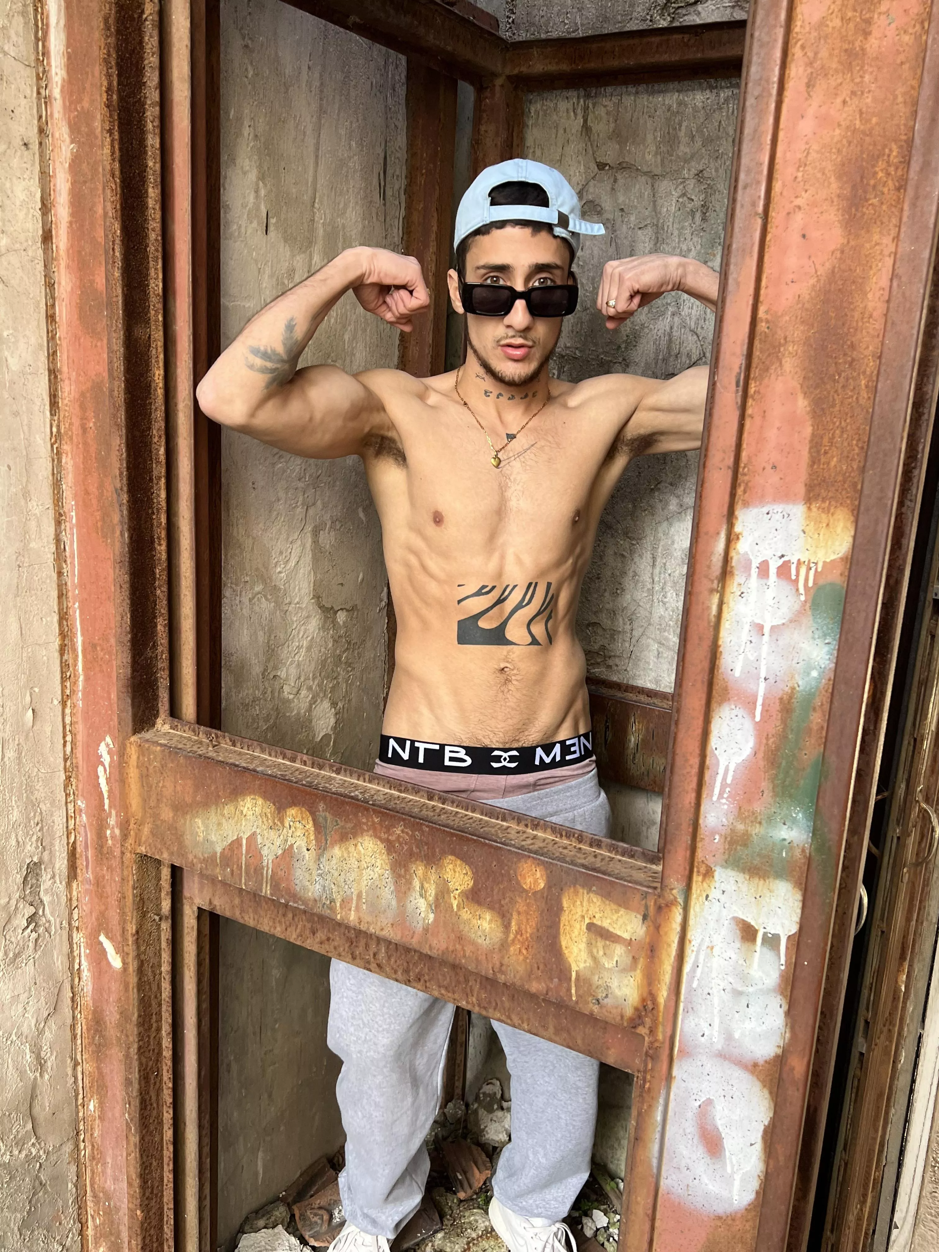 Hii have a great day posted by fardamn