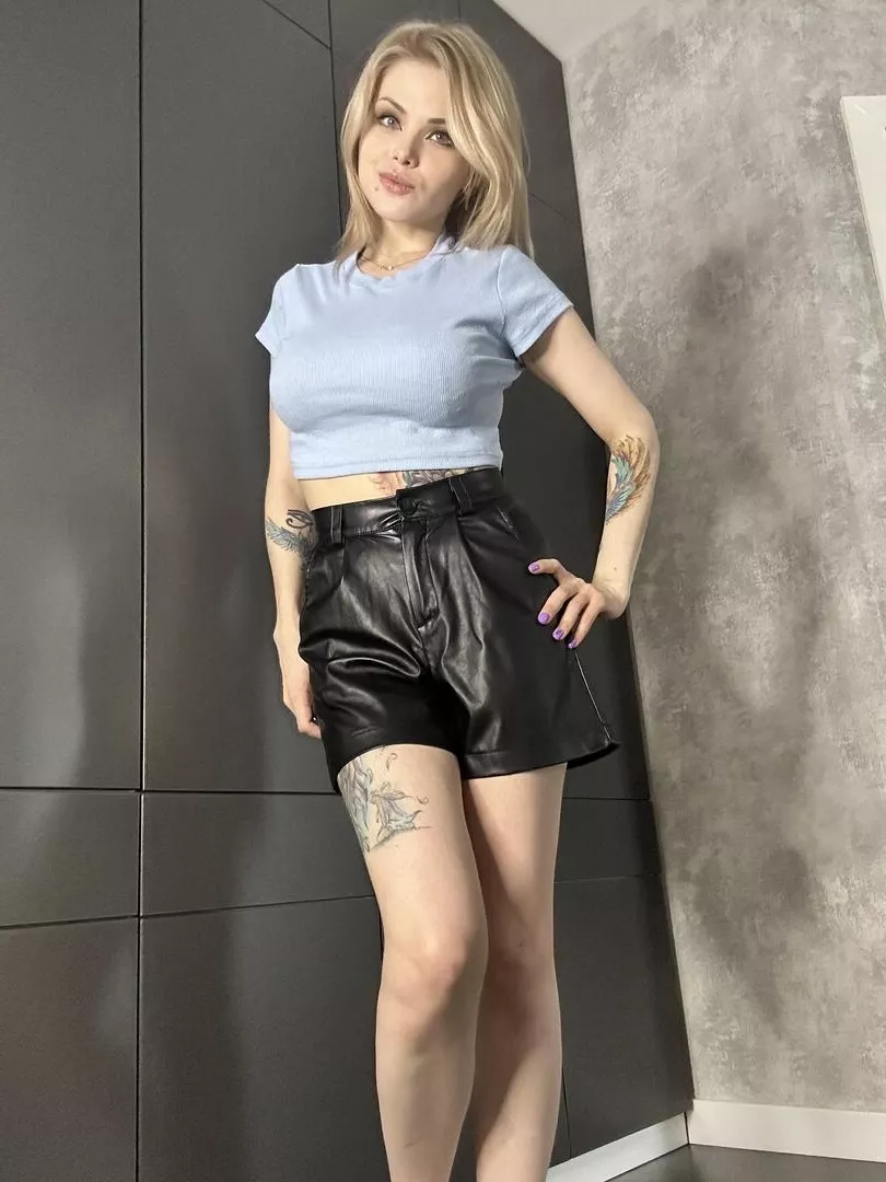 I bet u wanna bite posted by Ok-Telephone3117