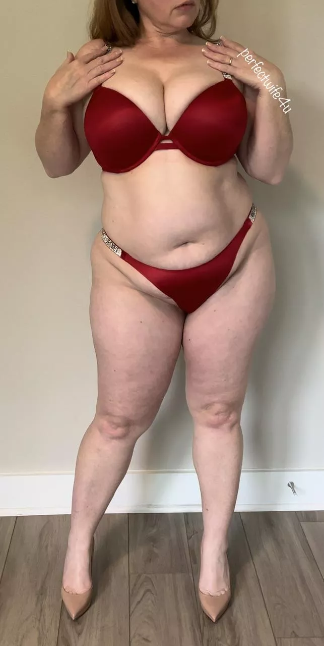 I love a man that appreciates a curvy MILF posted by perfectwife4u