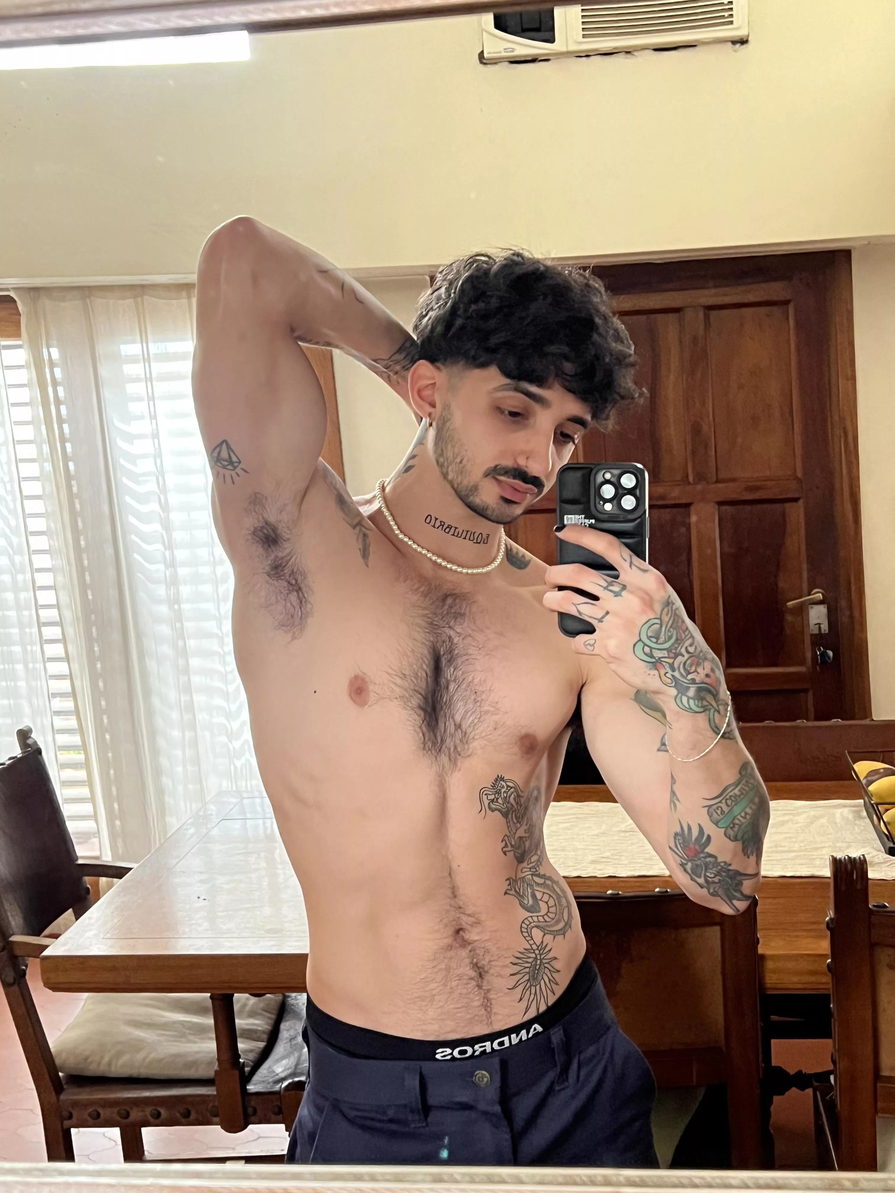 If you stopped scrolling to admire my armpit say hi posted by fffffrancis