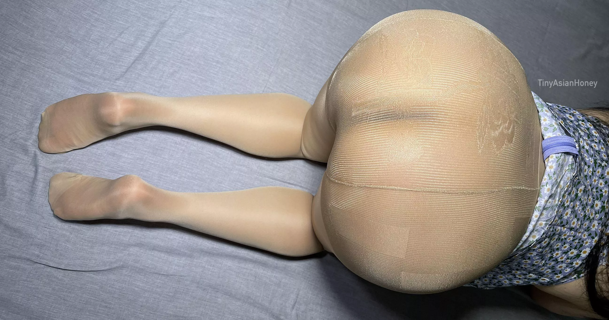 My Asian ass and soles of feet in nylon pantyhose posted by TinyAsianHoney