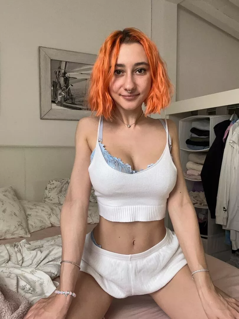 My body is staring into your eyes, I'm so indecent posted by WhatMakesYouMine