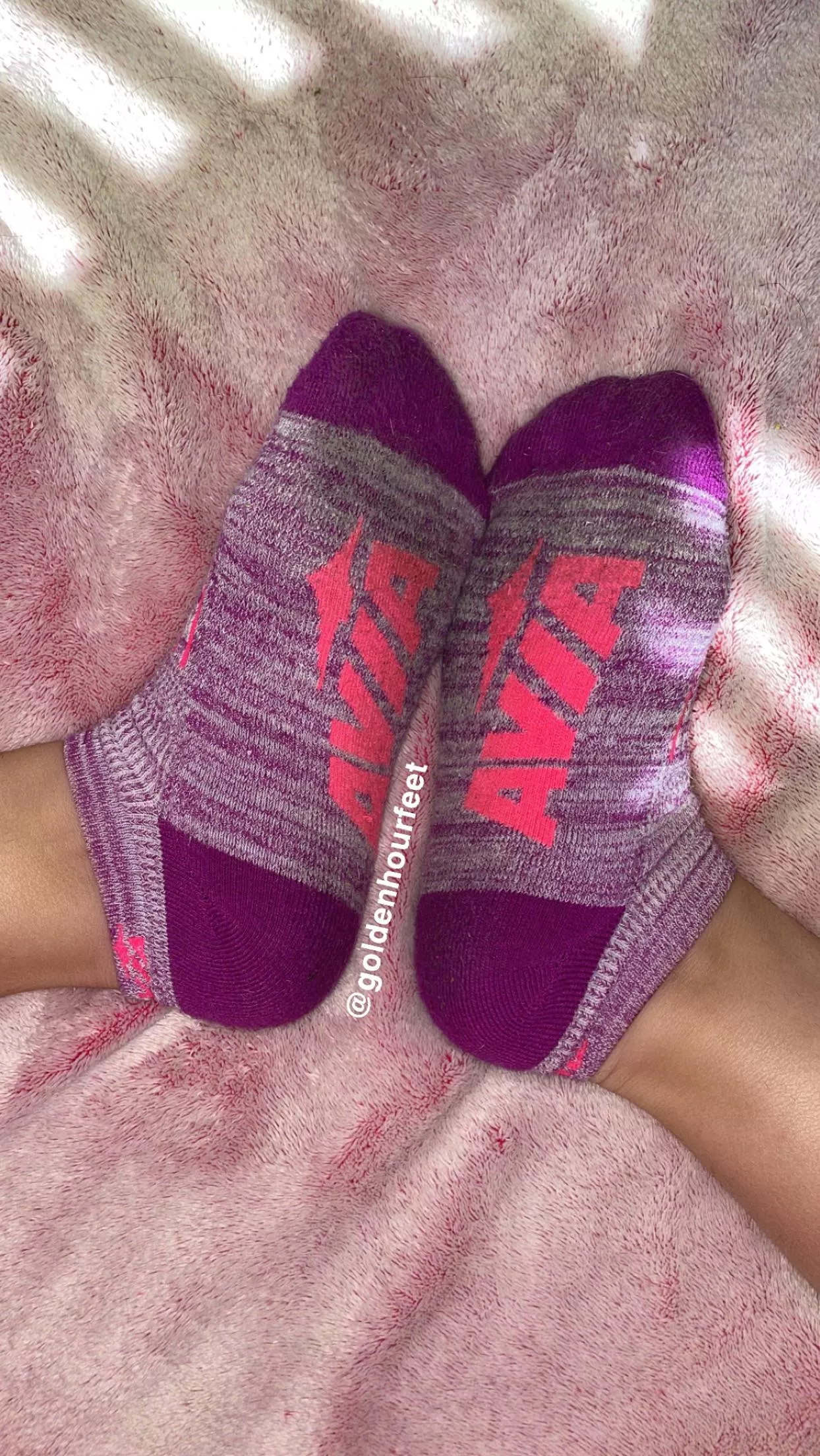 [selling] my smelly Avia socks, dm to claim🔥 *USA only* posted by goldenhourfeet