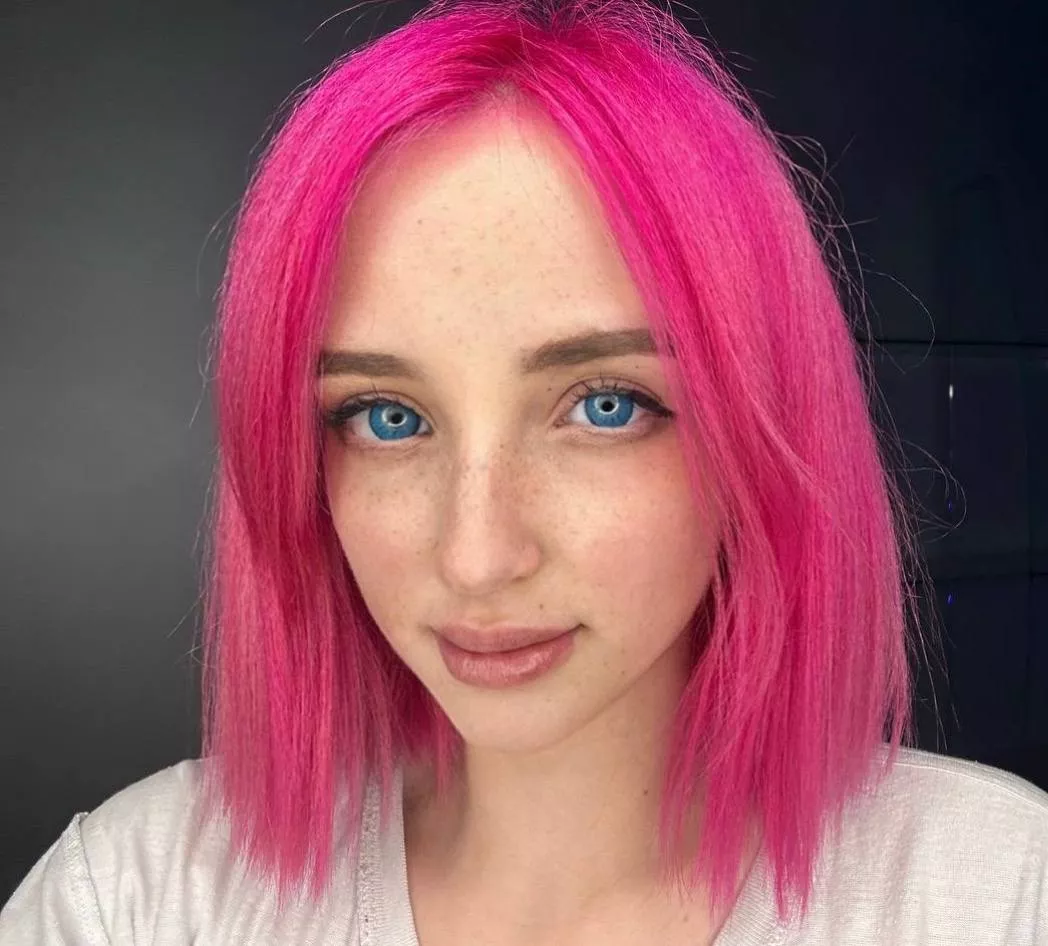 Should I switch to brunette now that I go to University? posted by AyliasTheCoder