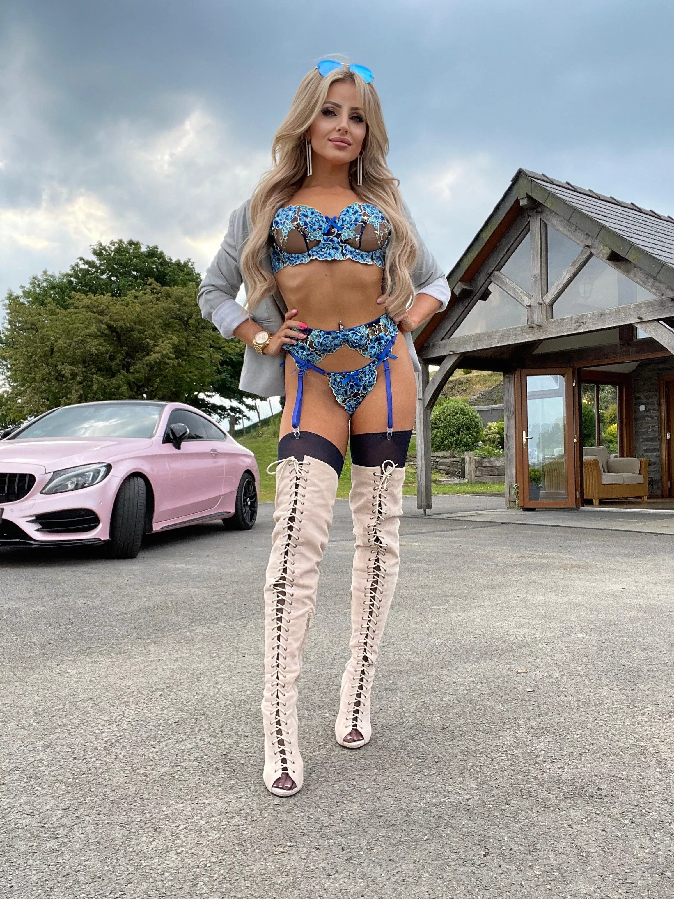 What would you do if you had a neighbor like me? posted by chloewelshmodel