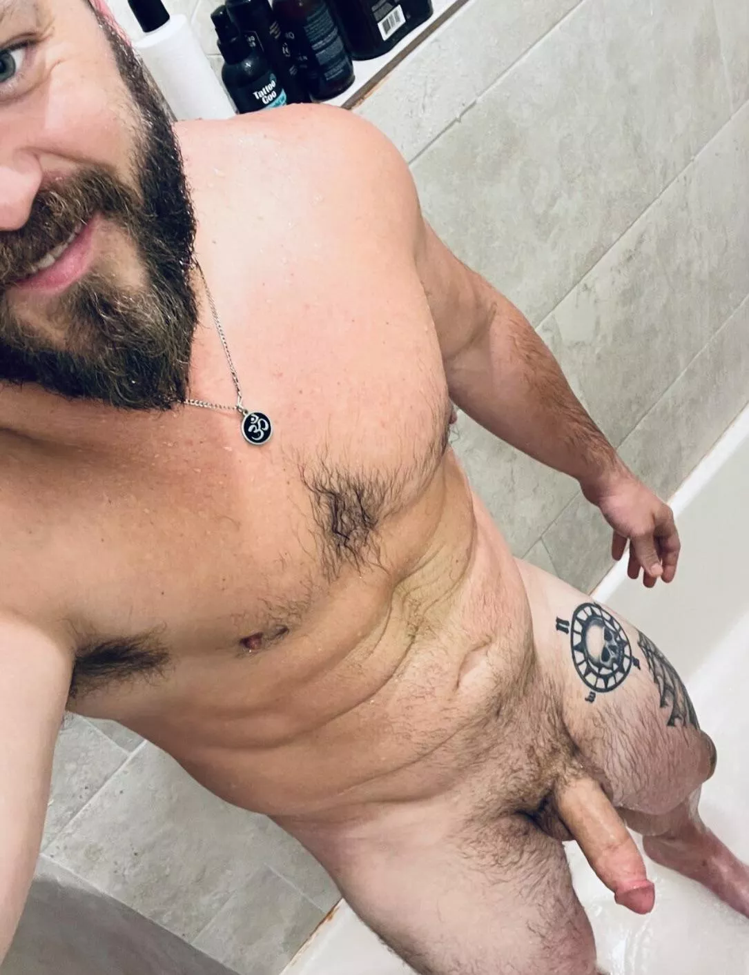 Who’s washing my back posted by GymDates111