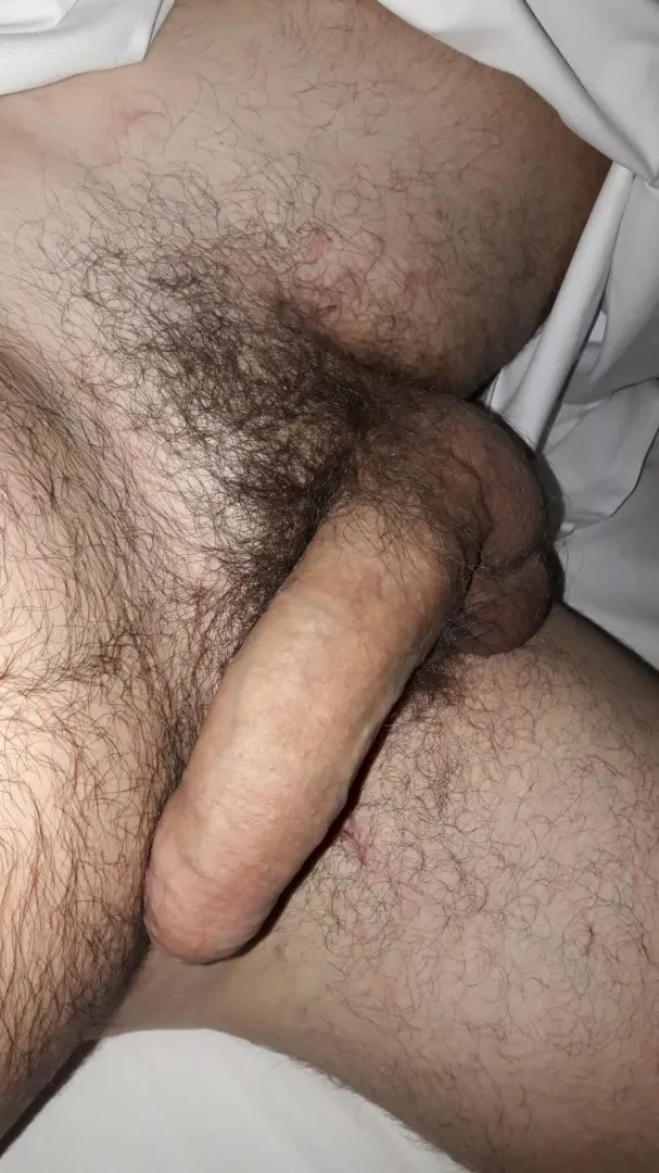 27, Gay. Shaved or trimmed cocks are a no go for me ;) Let it grow and let it be! by Shavingisadeadlysin