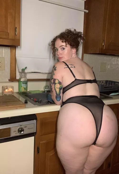 Caught me doing dishes by Spicysubsam