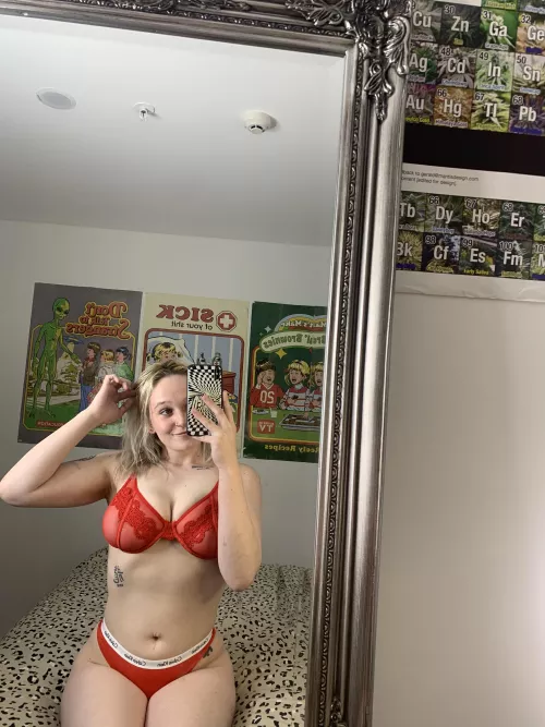 do you like a blonde in red? by karagsh0re