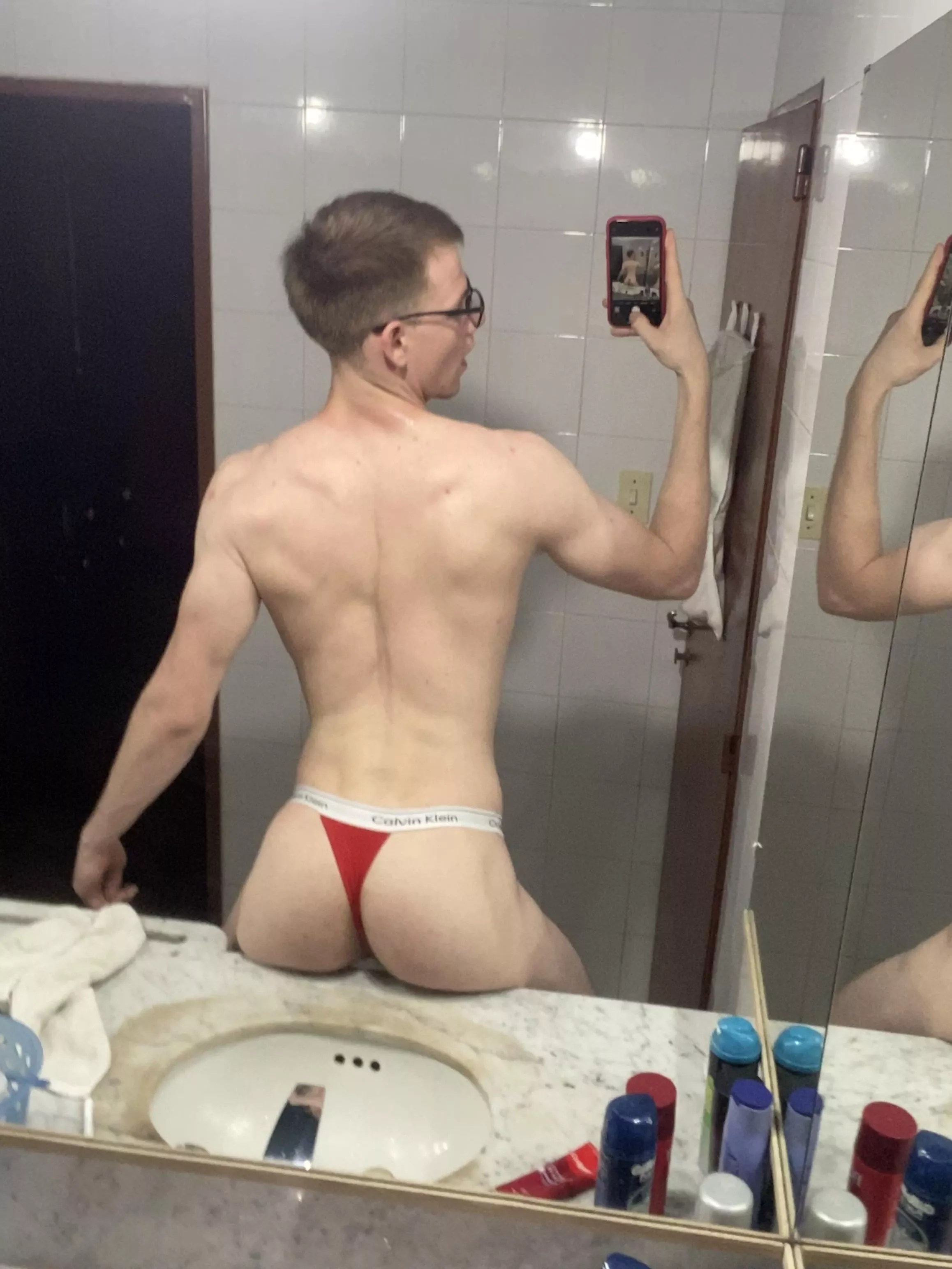 do you like red? 🔥 posted by Conorevanns