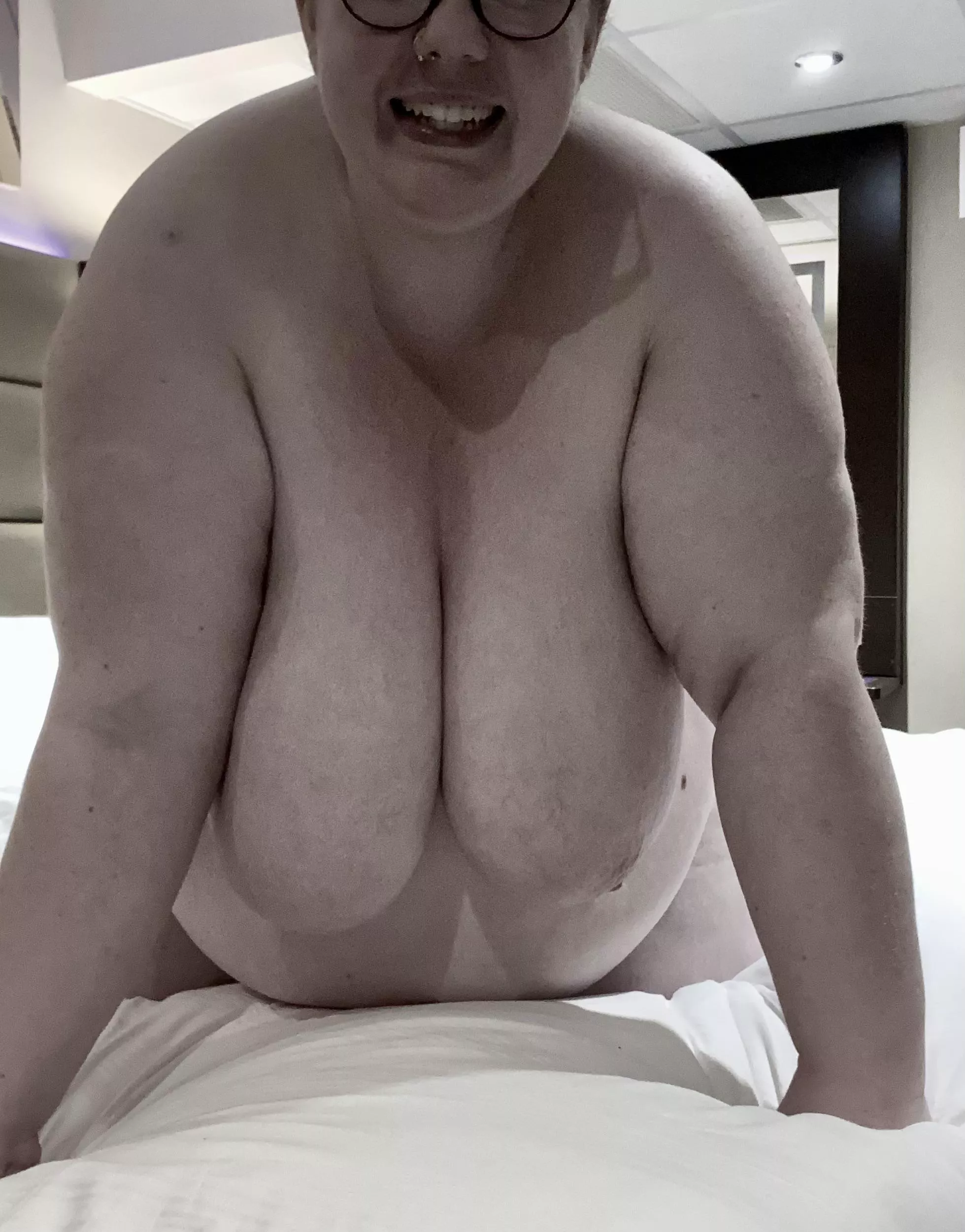 F28 posted by CurvyLu-95