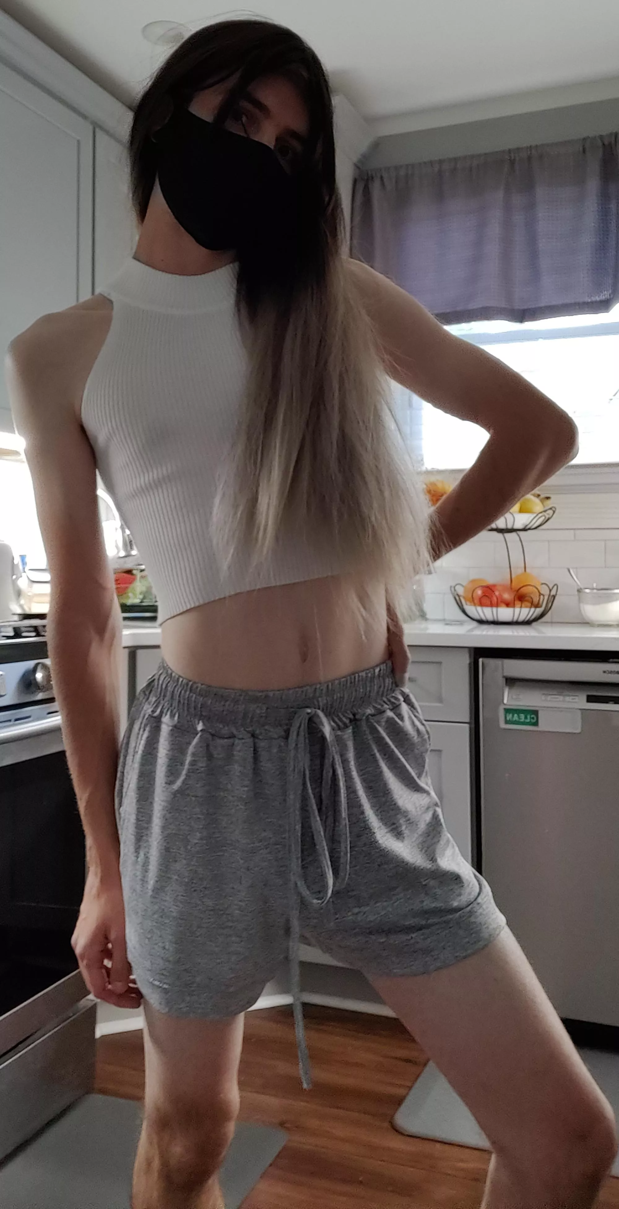 It's hot out 🥵 posted by PlenumFem