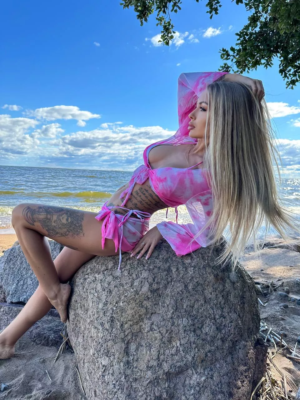 let's spend day on the beach posted by Finelydeal783