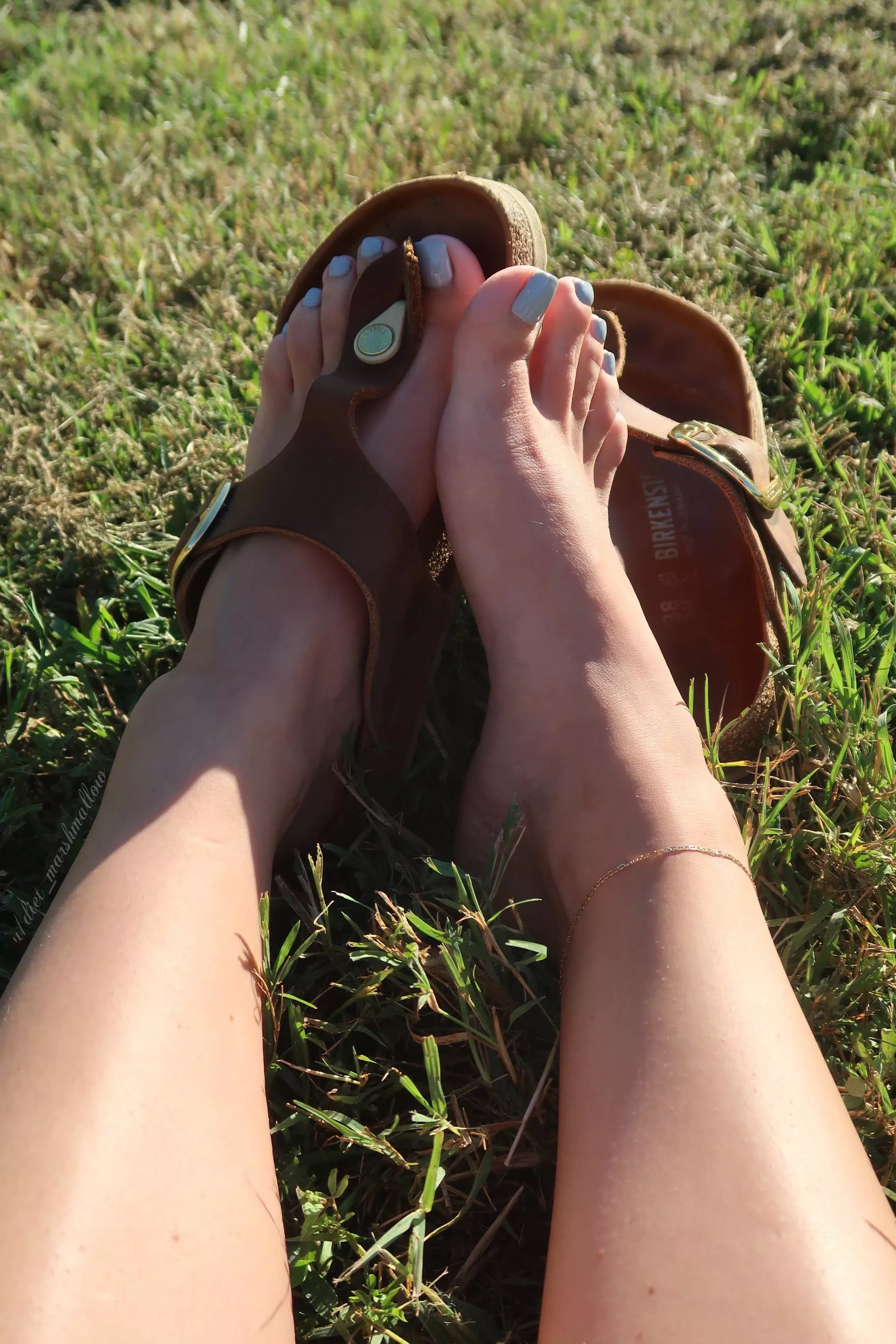 Look closely for toe prints 🤭 posted by diet_marshmallow