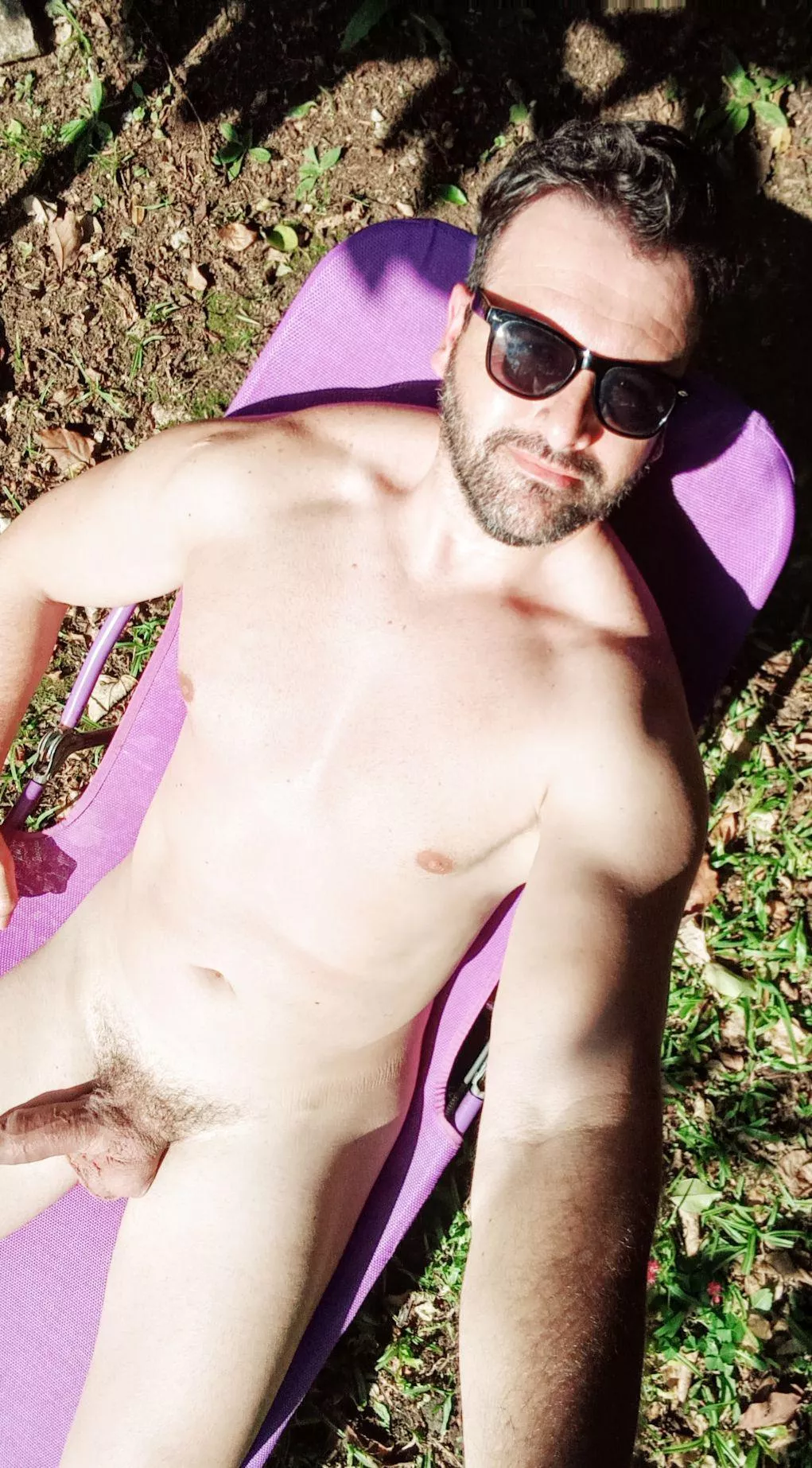 Naked at home posted by Rowpe1980