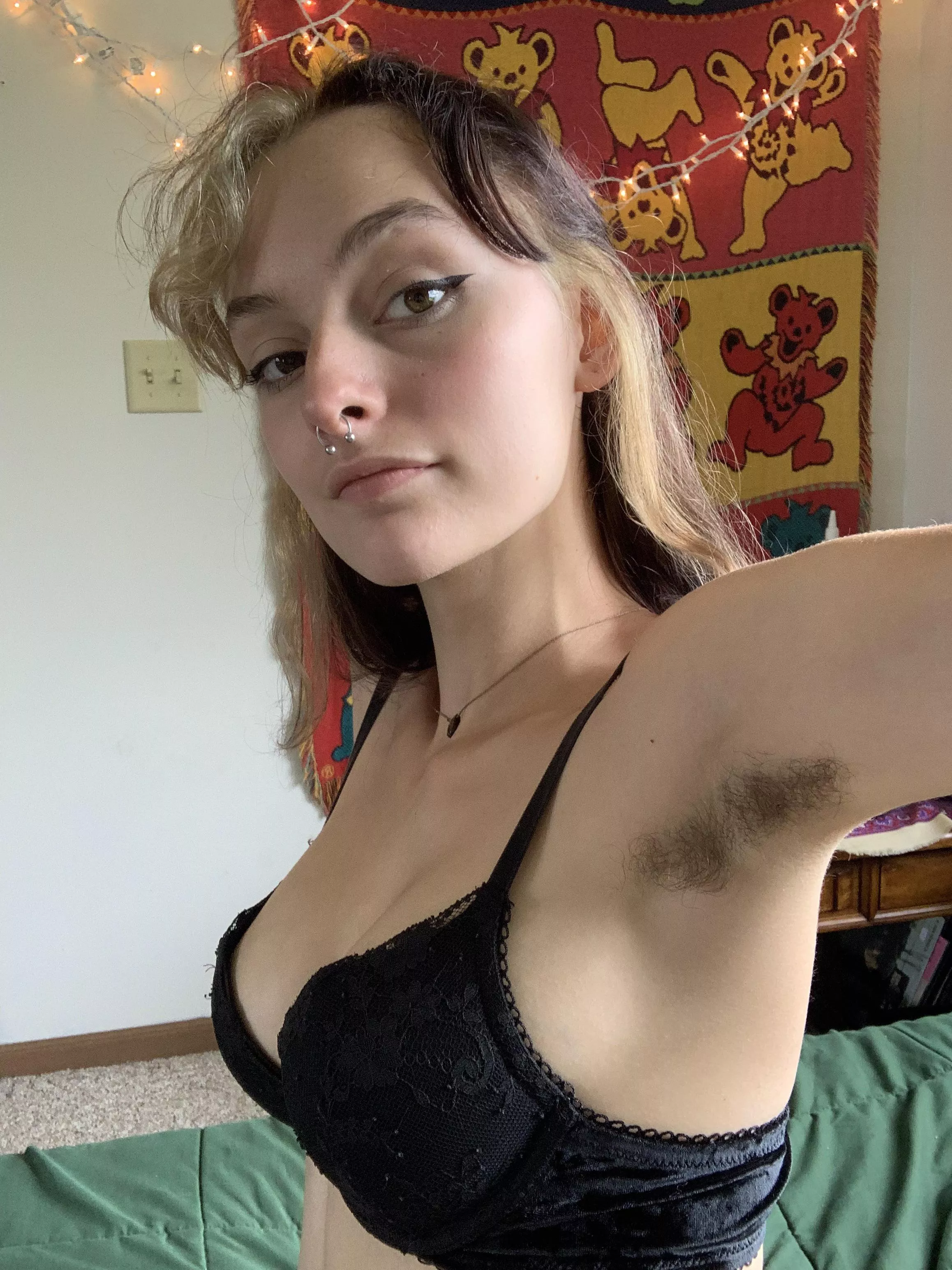 nice side view of my hairy pits 😉 posted by fr0ntb0tt0ms_wh0re