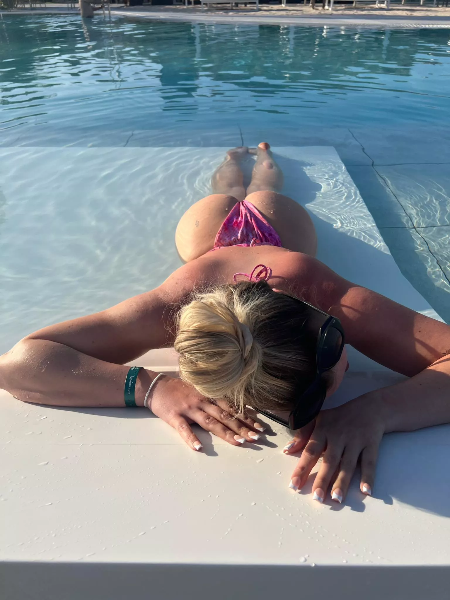 Pink bikini ⚡⚡⚡ posted by Thunderfeet1