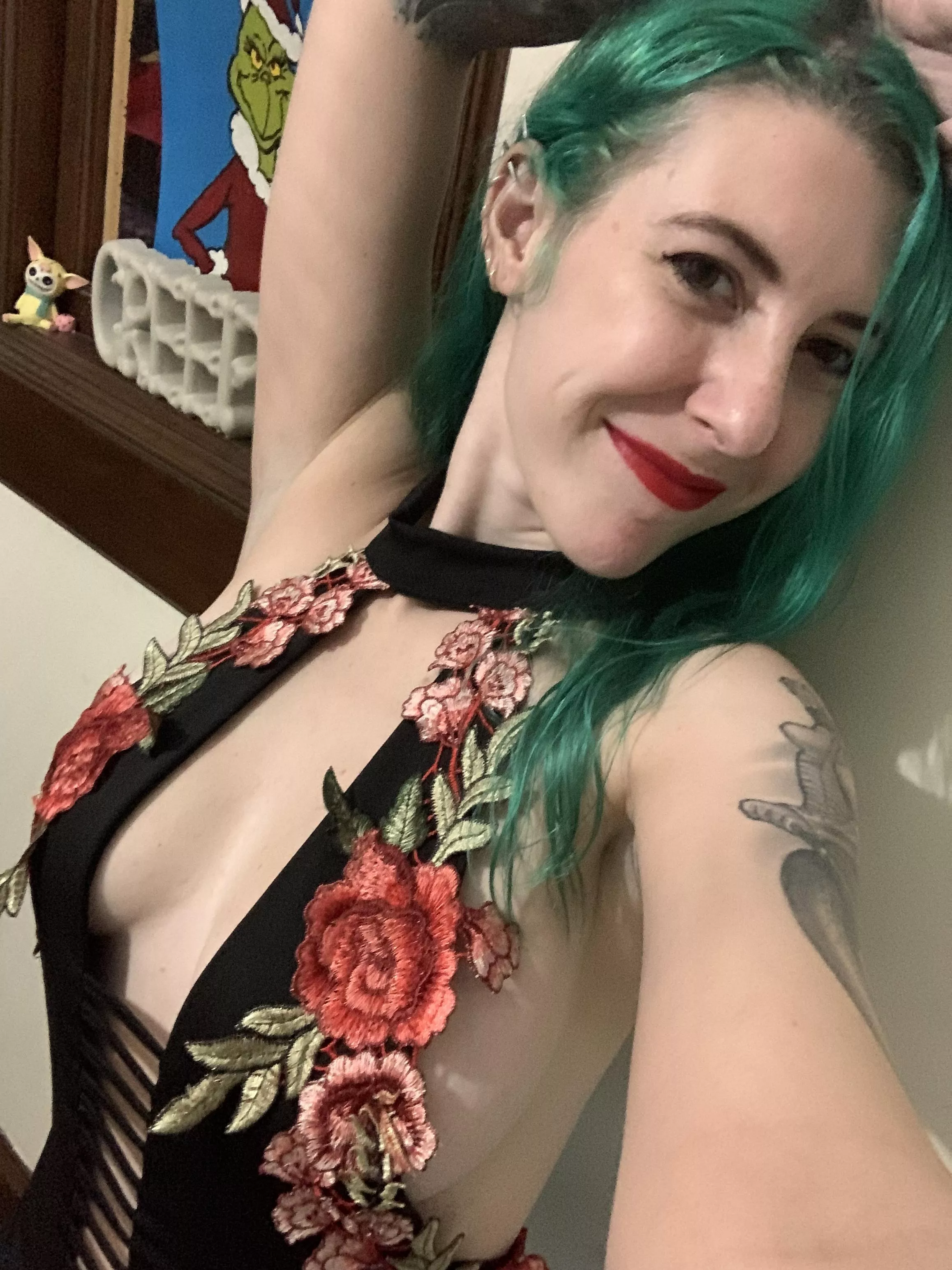 Rosey smiles posted by sirenskiss3