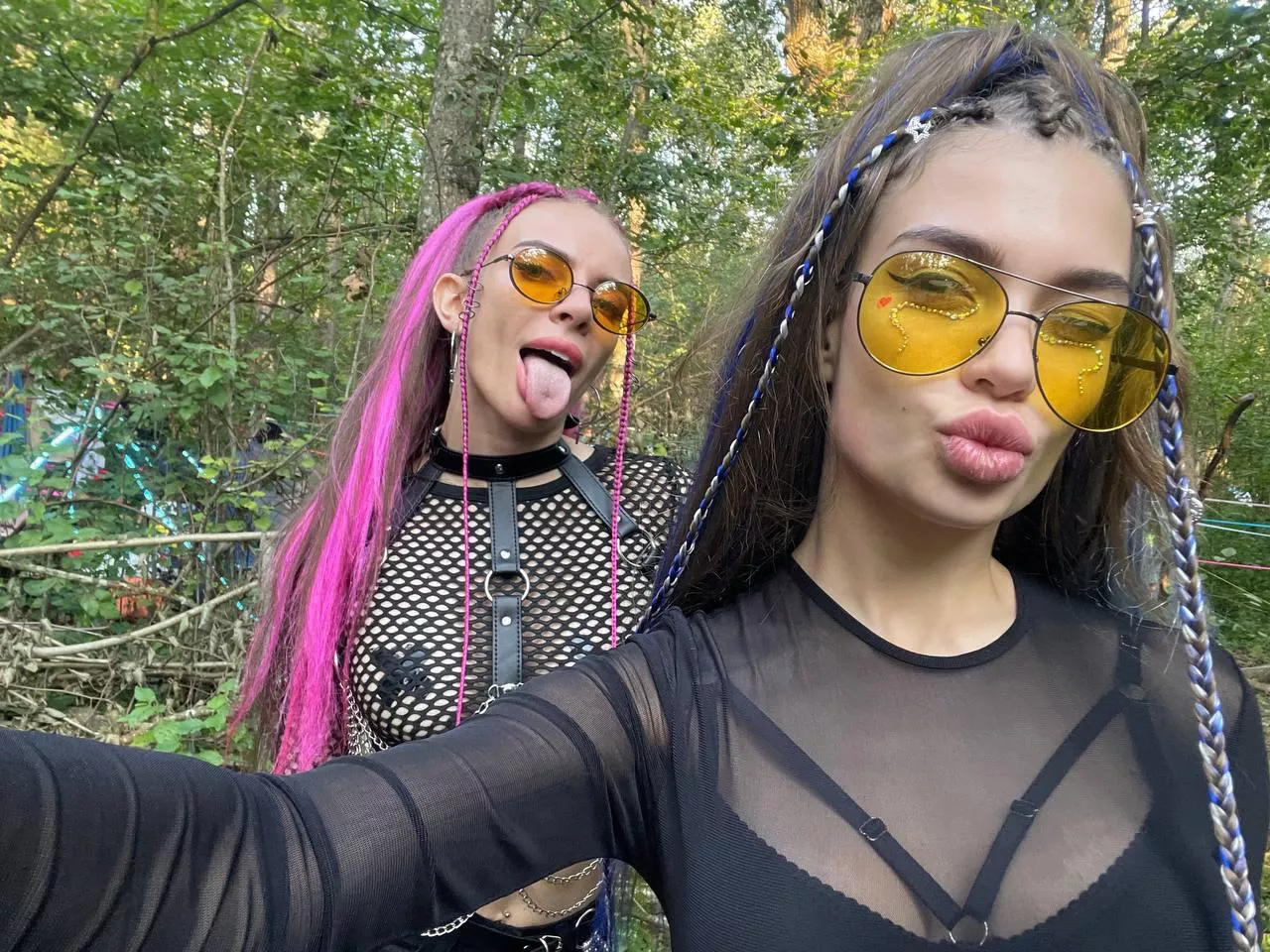 Signal girls posted by -gnz-