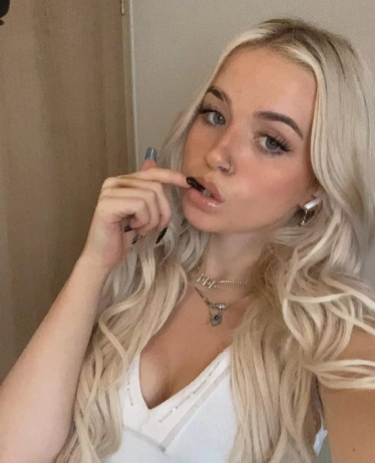 Some slag posted by deathSquealer666