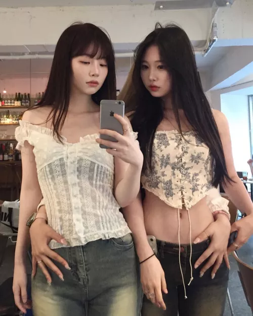 2 cuties by prettychangepretty