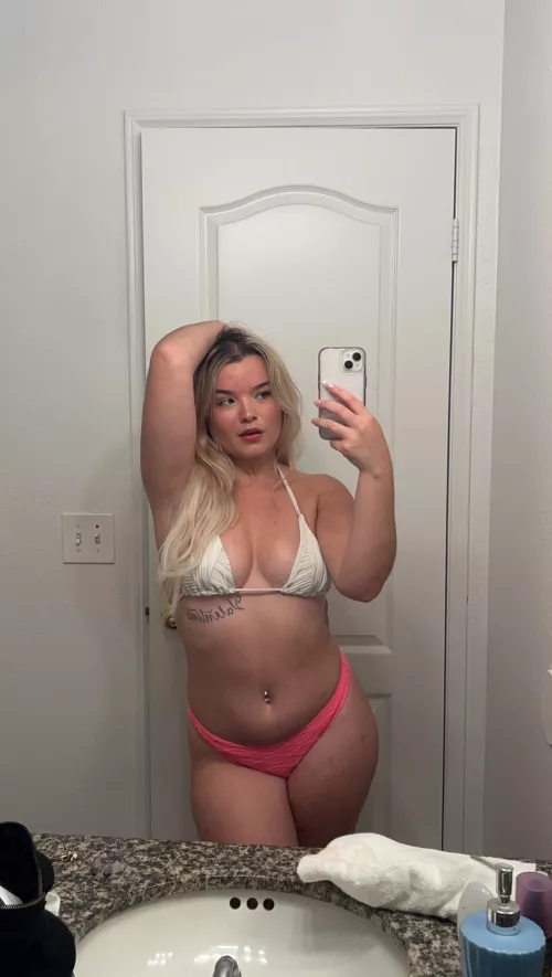 Blondes have the finest mirror selfies 💋 by cootlee