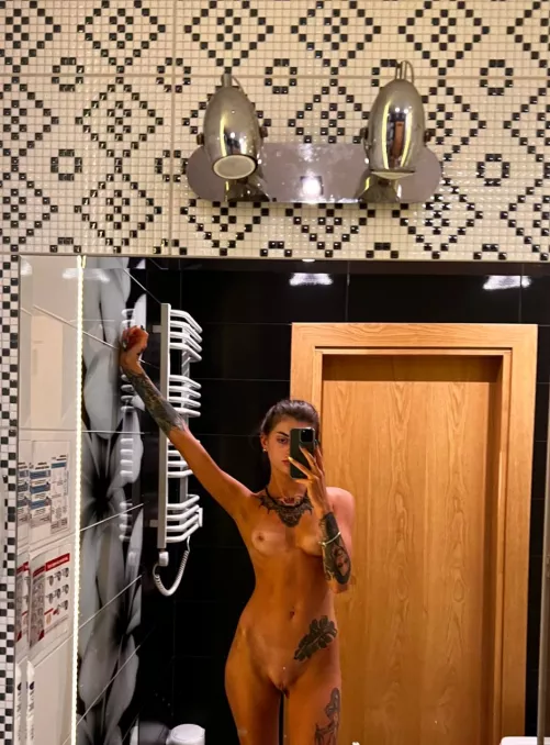 do you guys prefer hairy or shaved pussy? by martaalove