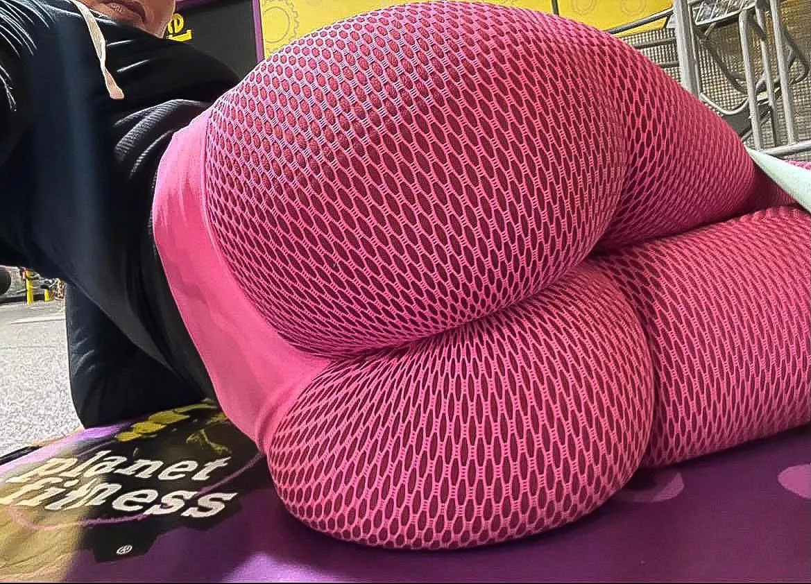 Hopefully I’m not too much of a distraction ;) posted by HotWetHailey