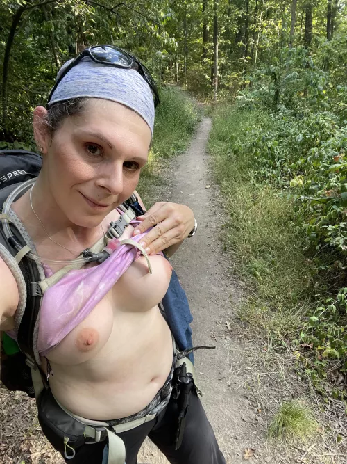 If I’m out & about in nature exercising…my sports bra always manages to slip up 💚41F by TheRealAutumnGoddess