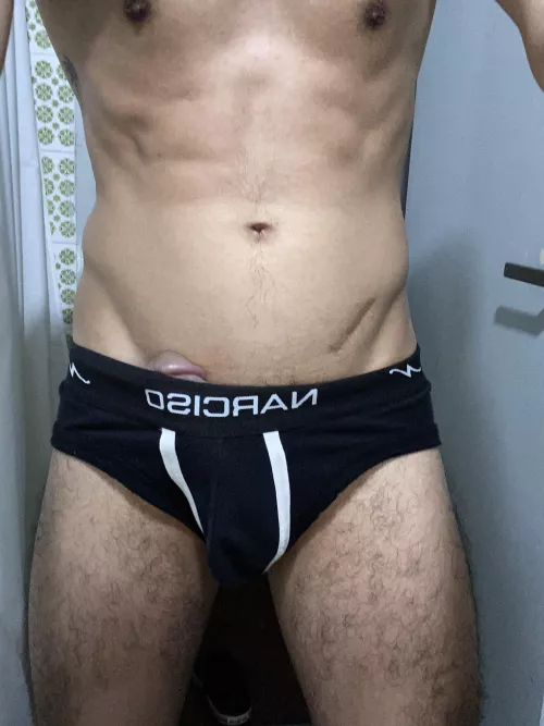 It seems like he doesn't want to stay there. by paulolatin94