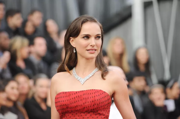 Natalie Portman by markstoneman1985