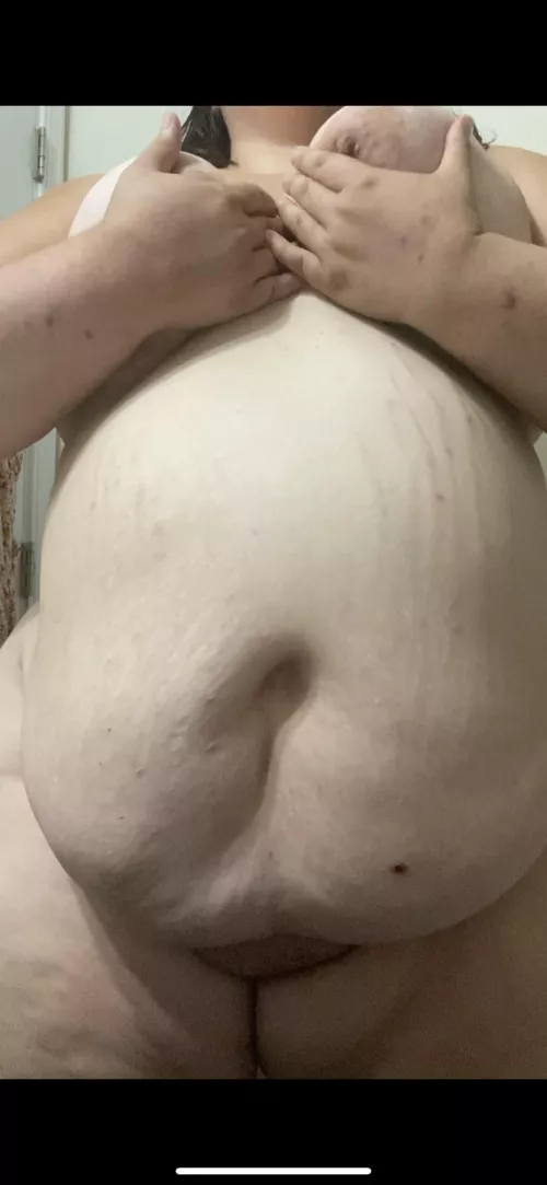 Stuff my belly by xnikkixhorrorx