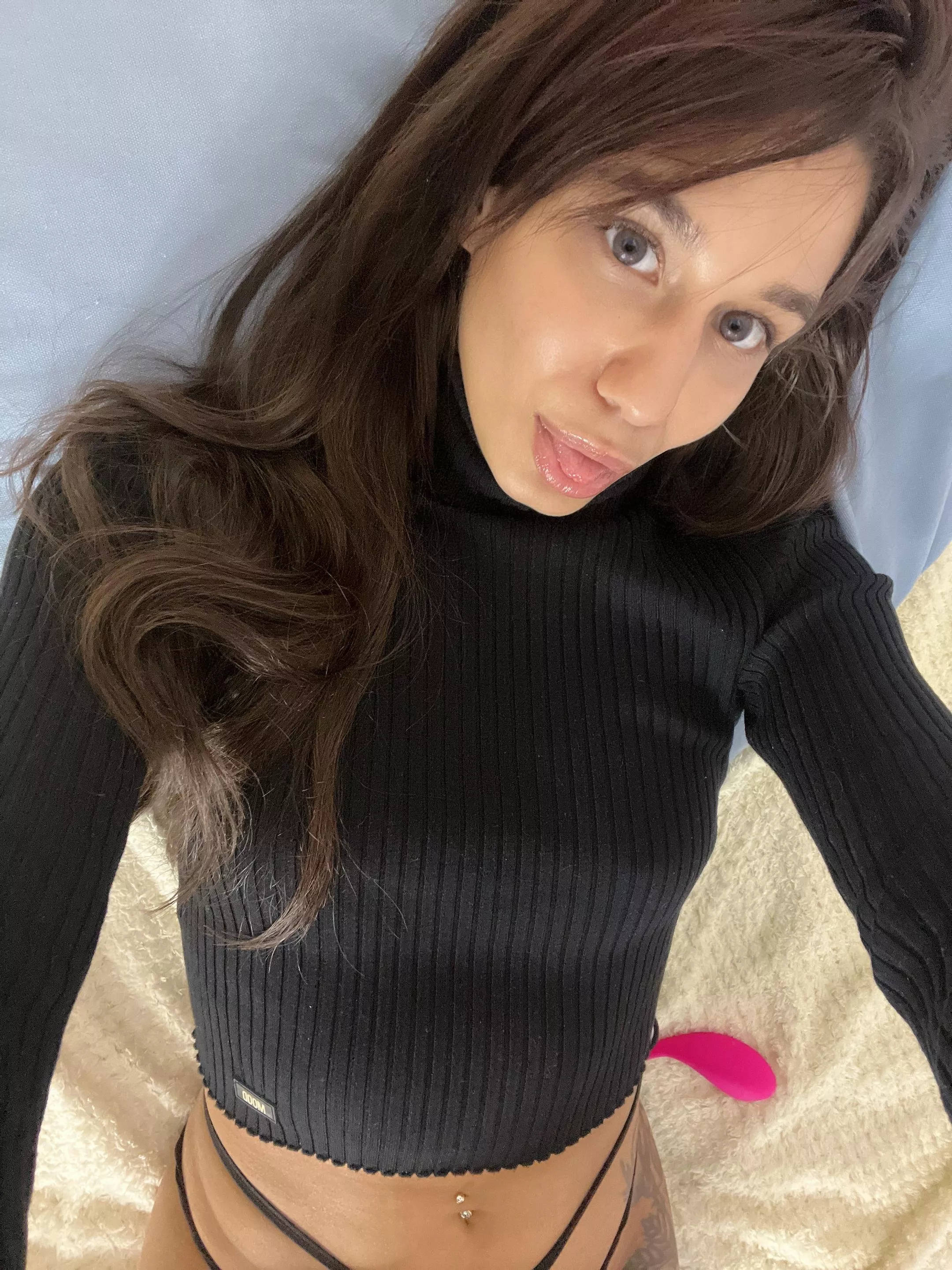 who can take control of my toy and melt my pussy ? posted by HighlyDevelop62