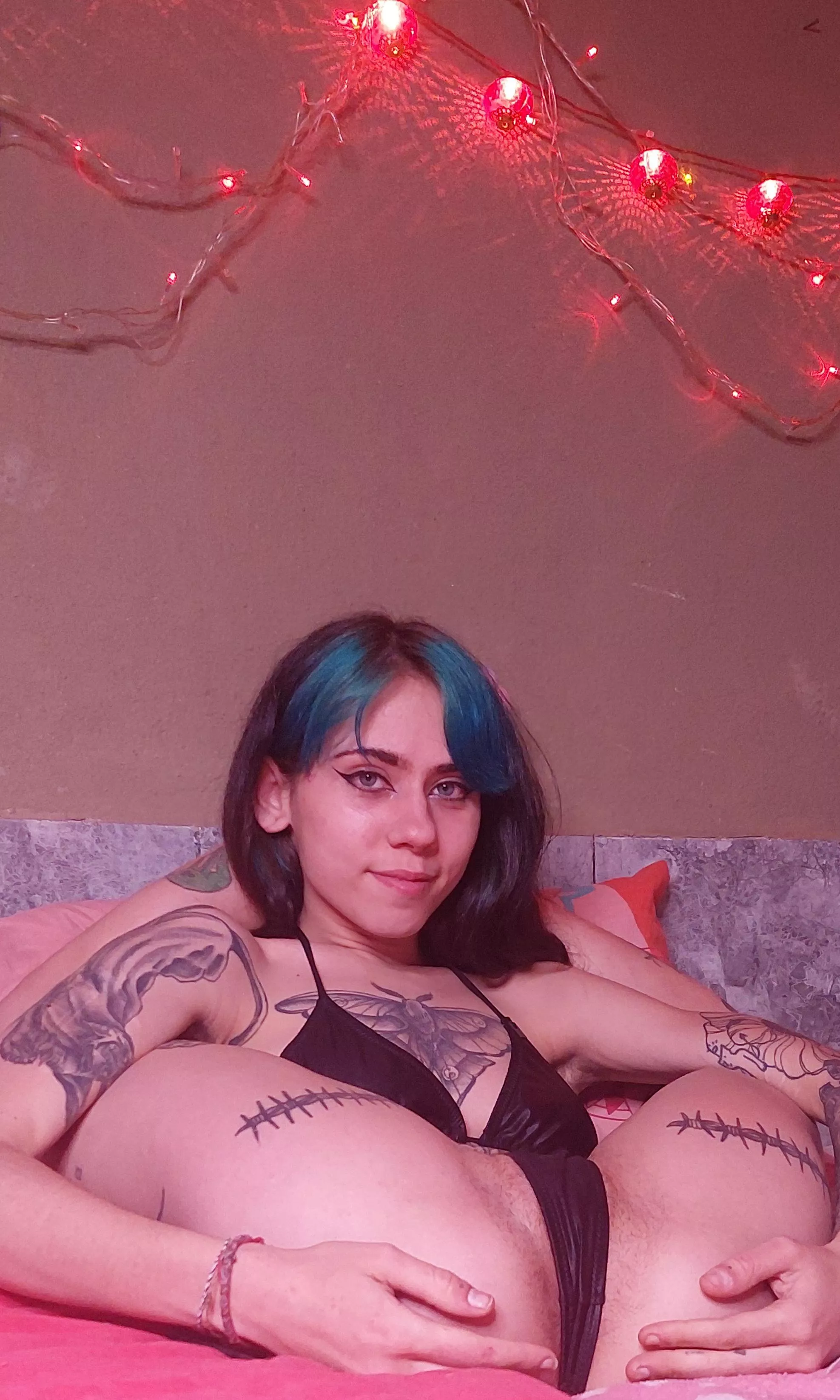 Would you fuck a petite flexible babe? posted by uwuninu