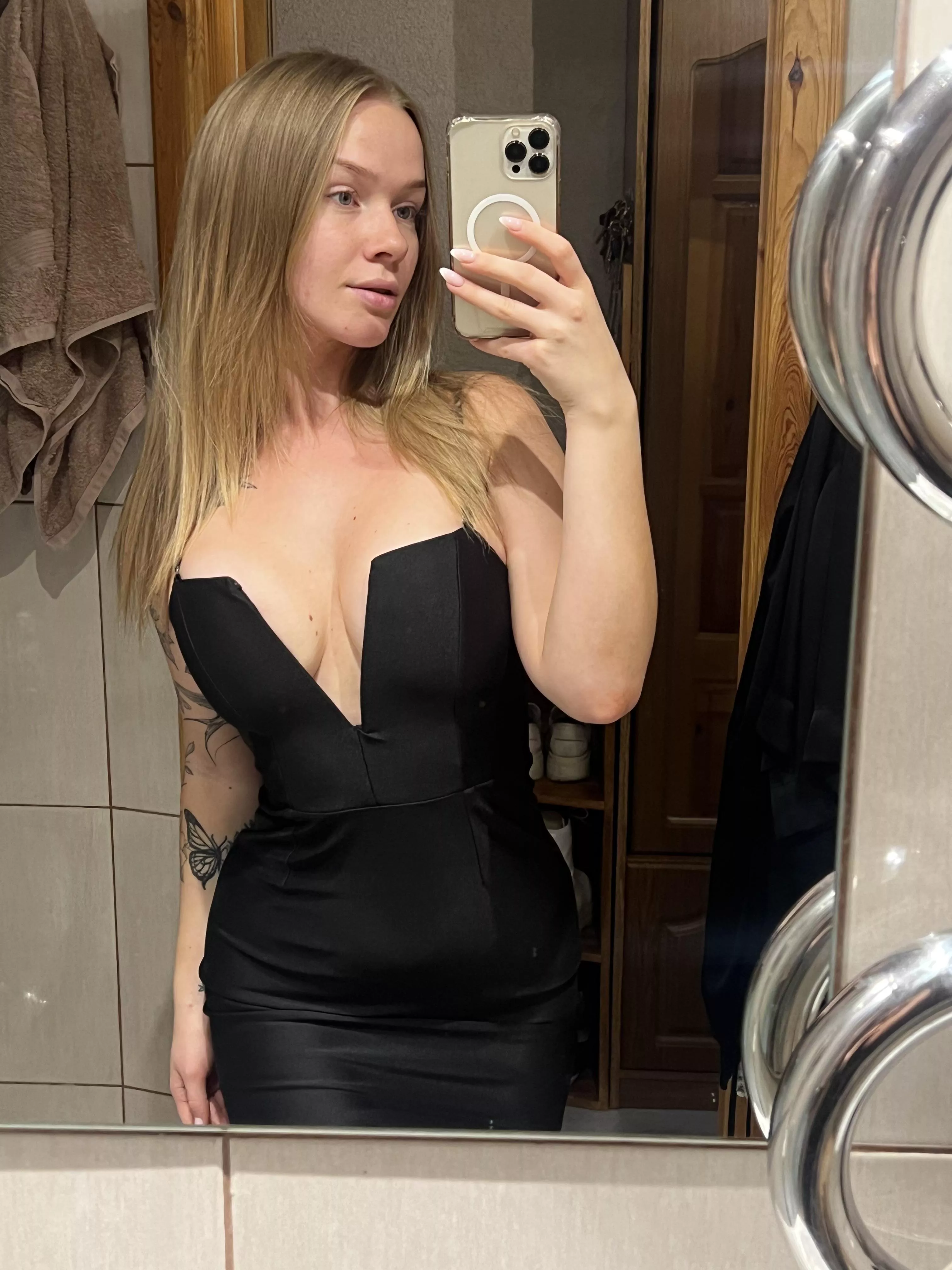 I’m clothed, but is this sexy? 🖤 posted by EmbarrassedBuy8407