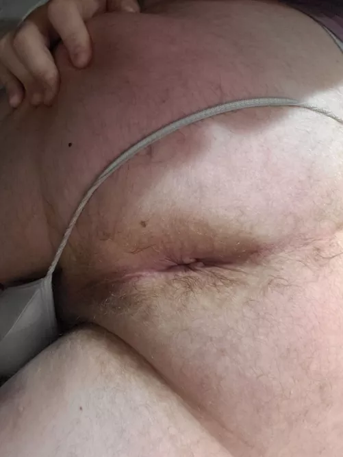 Just doing some stretching 🤤 by C0nfettiGh0st