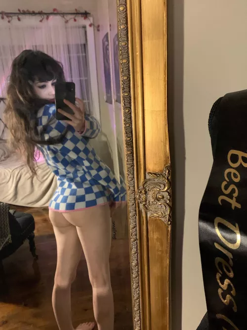 just my cute little butt in the mirror 💙 18f by smolrug