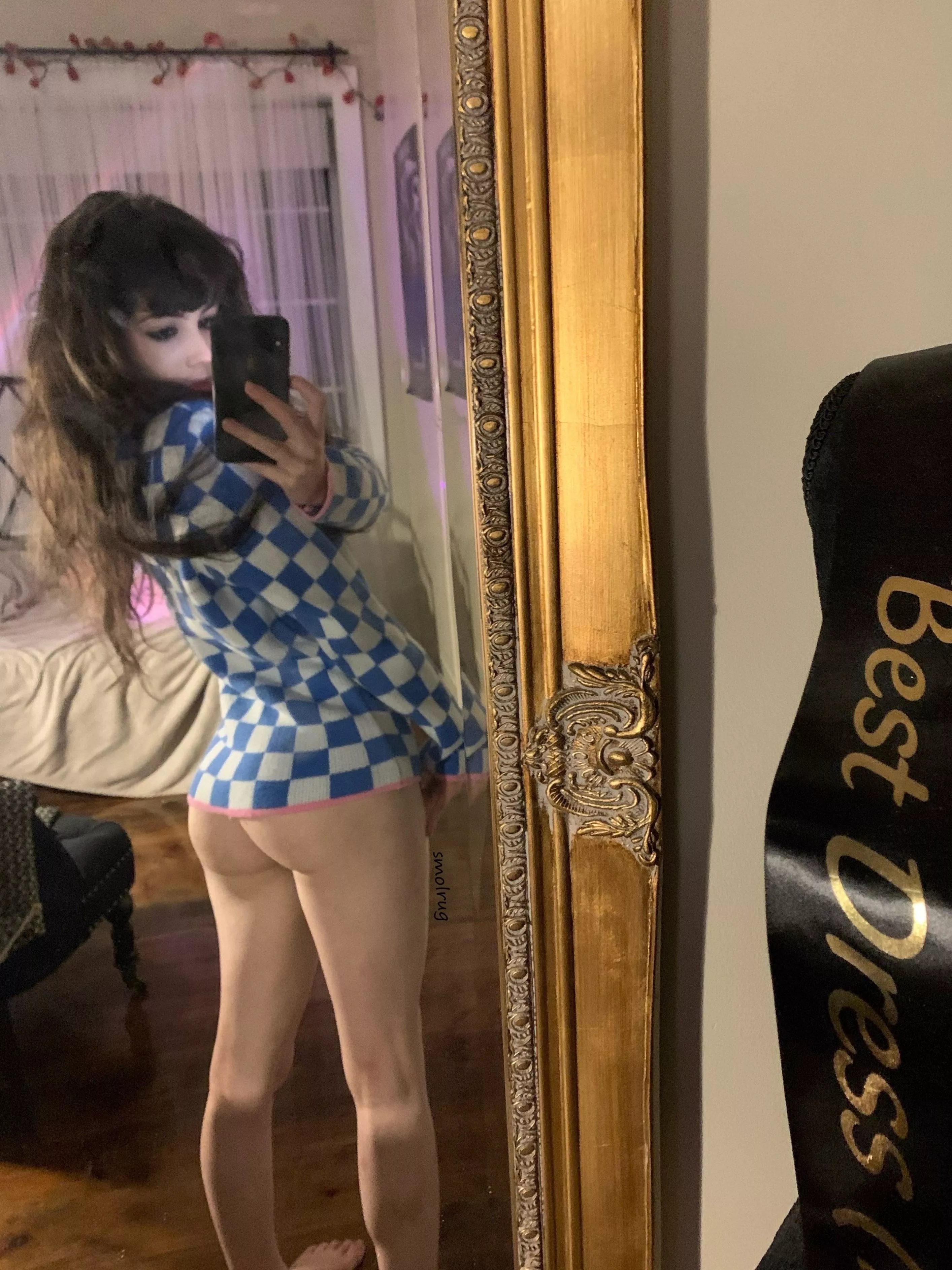 just my cute little butt in the mirror 💙 18f posted by smolrug