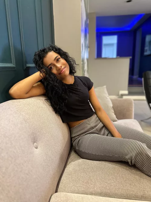 Just sitting here looking cute by auroraelisex