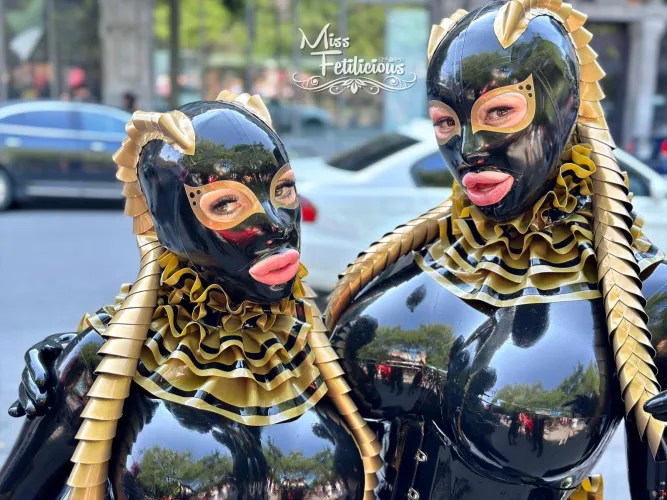 Lola Noir and me wearing our brand new Feitico hoods for the first time during the Montreal Fetish Weekend photo walk. 🤎🖤 by Miss_Fetilicious