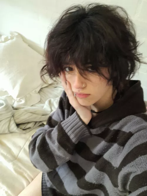 messy hair u.u by Odd_Shower159