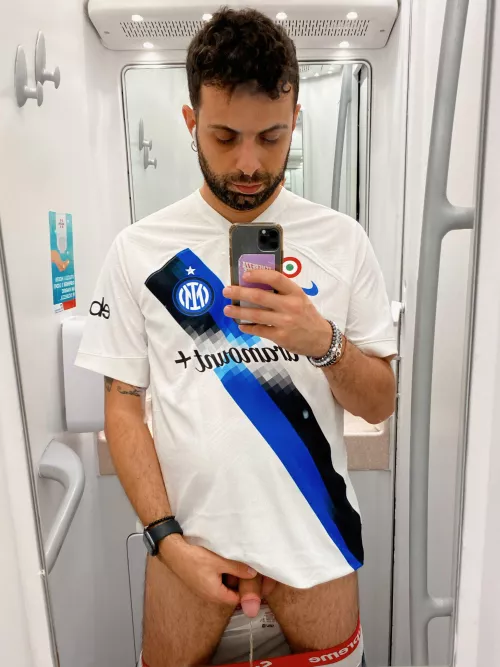 pissing on train by GiugnoD