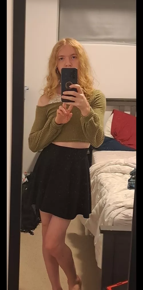 Say hi if you think I'm cute by Omoport