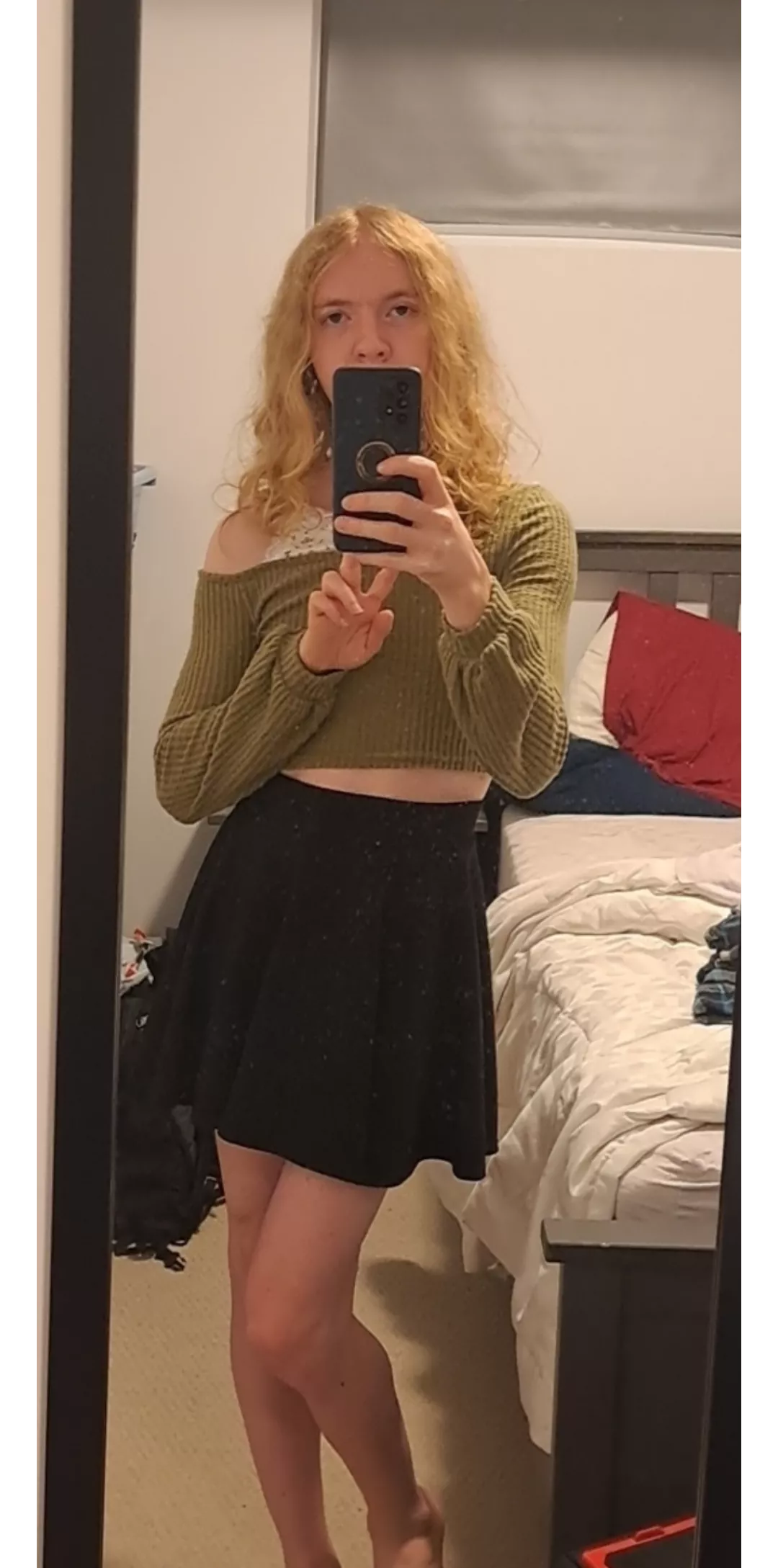 Say hi if you think I'm cute posted by Omoport