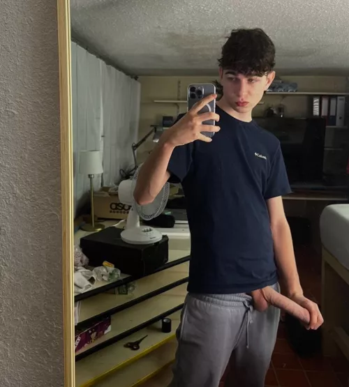 Sending nudes to people that hmu 😉 by Big-Hospital1862