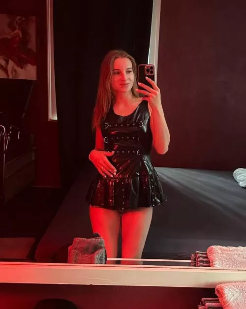 Who's going to be a good submissive tonight...? by theexaltedpropensity