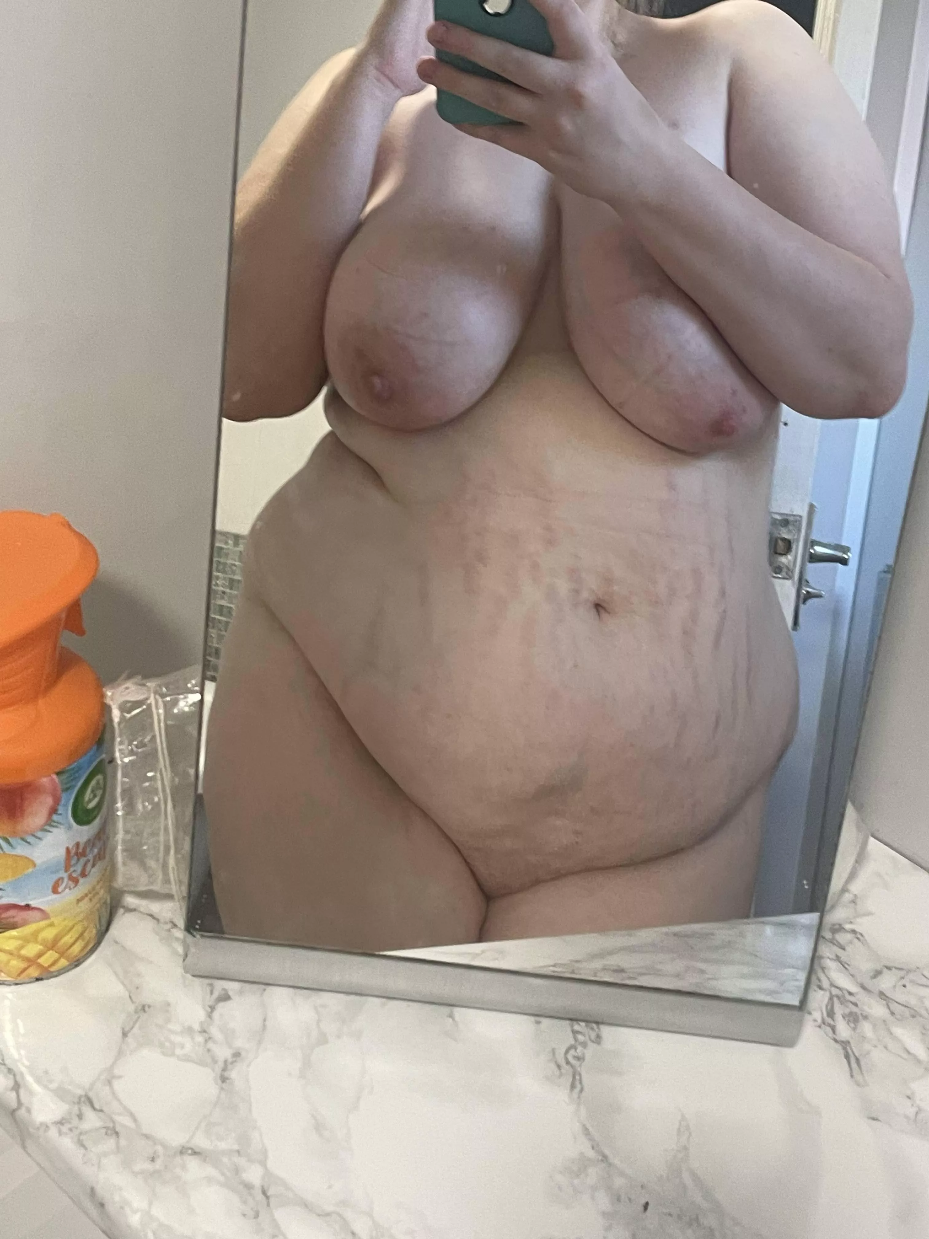 Would you jerk off to my nudes if i sent you one or two 🤔 posted by Daisybethh