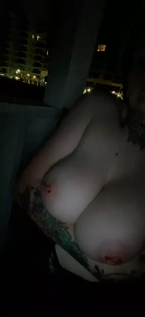 Being sneaky at the beach 🤫🌊 by Runt_me