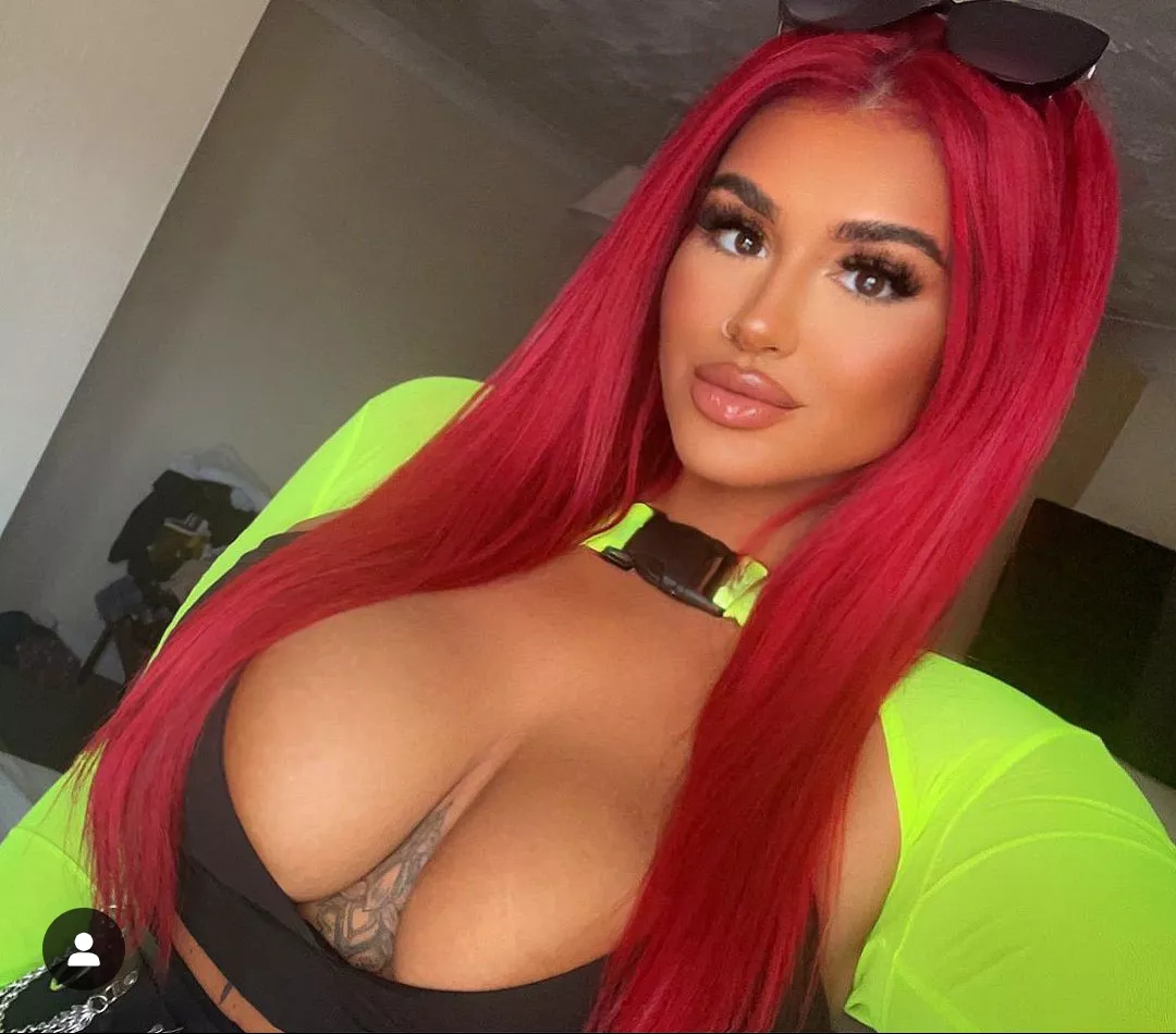 Busty Redhead Bimbo posted by YoBroWassup