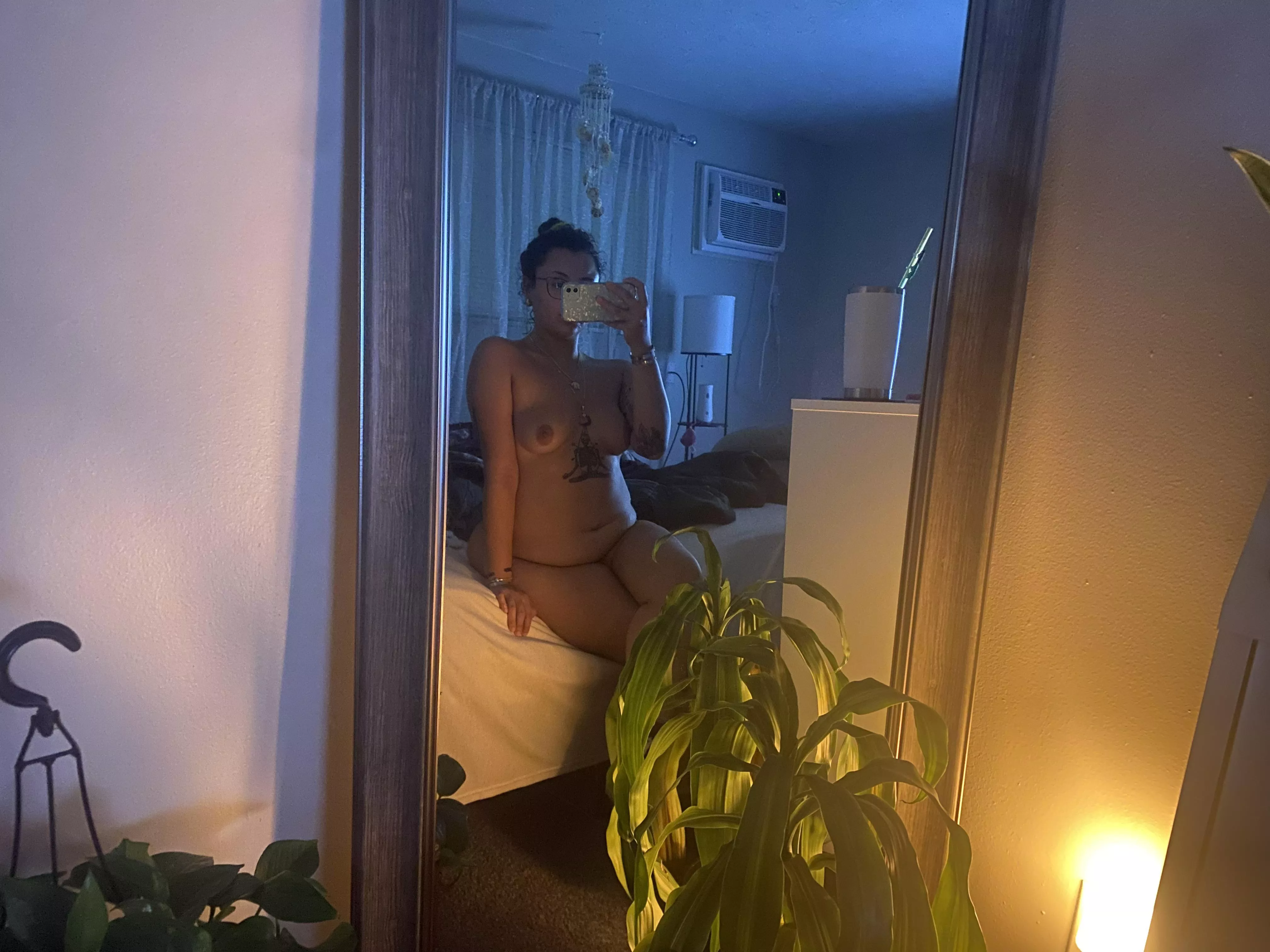 Can’t sleep and feeling bloated from drinking weekend ): Exfoliated, Lotion on, fuzzy socks... F23, 5’5, 171 posted by MysteriousSkill8067